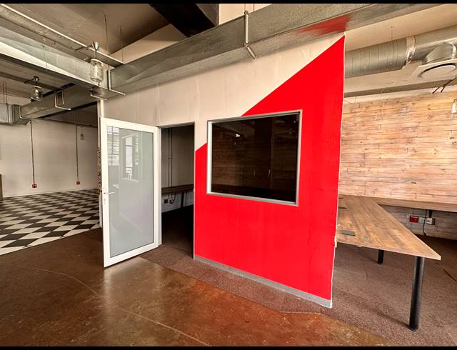254M² OFFICE TO LET IN MILPARK